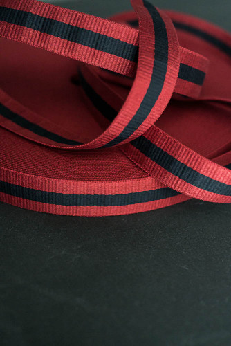 Merchant and Mills: Claremont Red Navy 40mm Gurtband