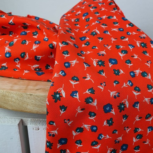 Art Gallery Fabrics Premium Baumwollstoff Everlasting Rot Blaue Blumen