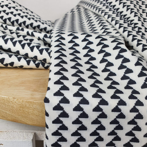 Art Gallery Fabrics Premium Baumwollstoff Craftbound Zickzack